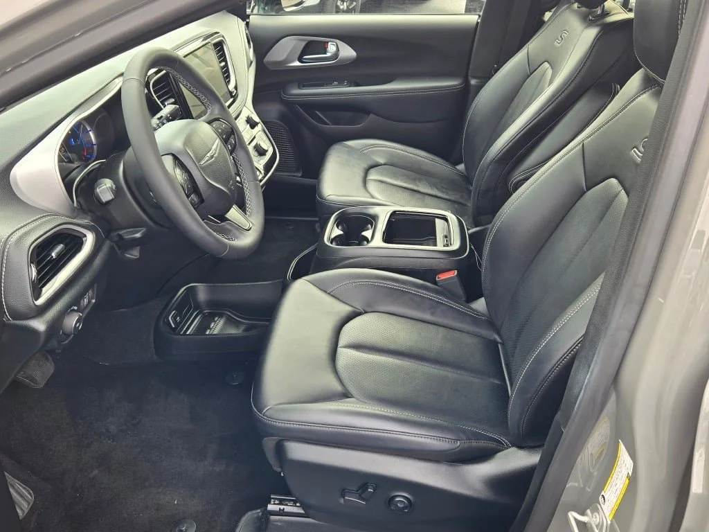 Used 2024 White Chrysler Select S Appearance image 20