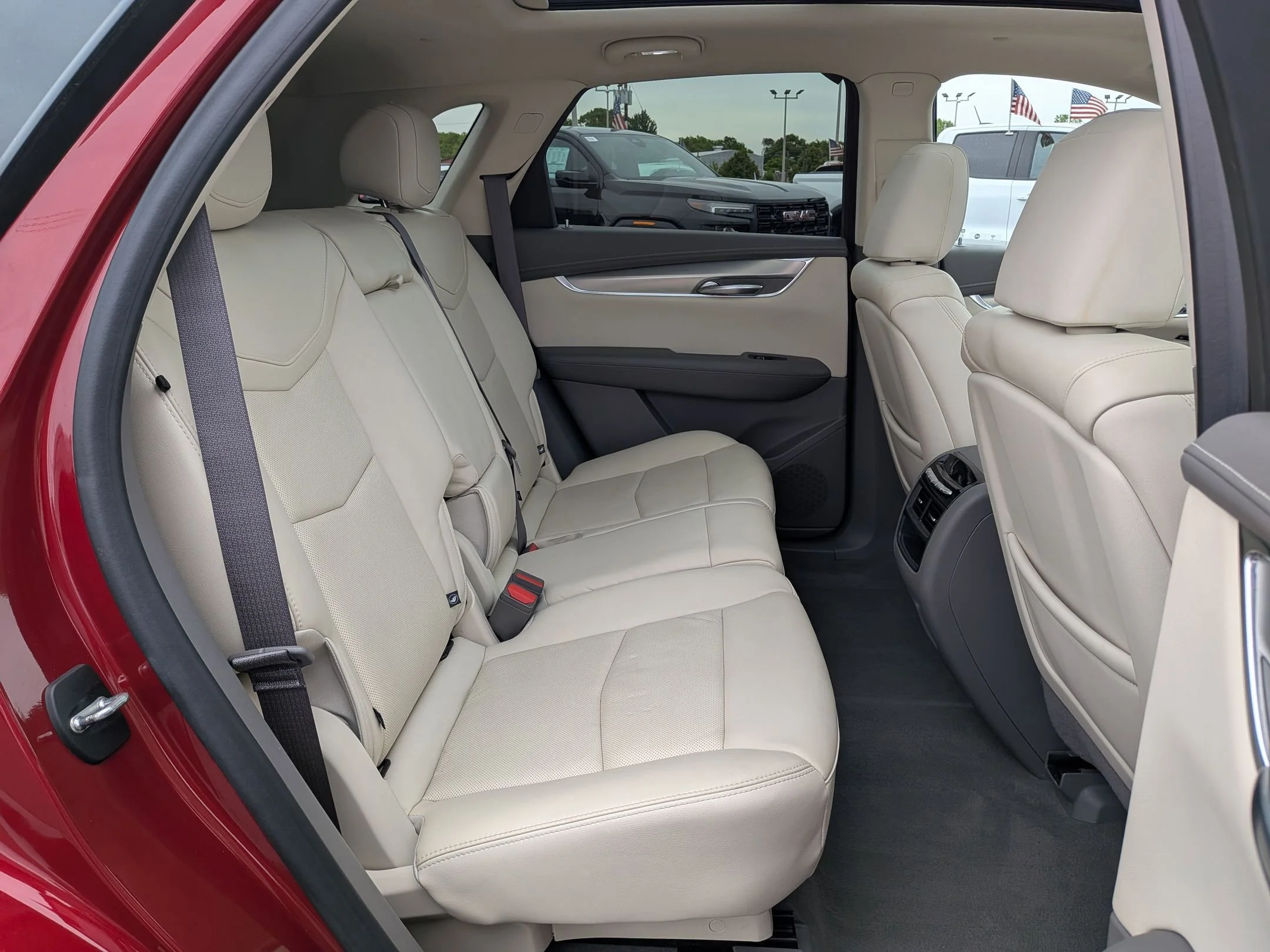 Used 2020 Red Horizon Tintcoat Cadillac Premium Luxury AWD image 27