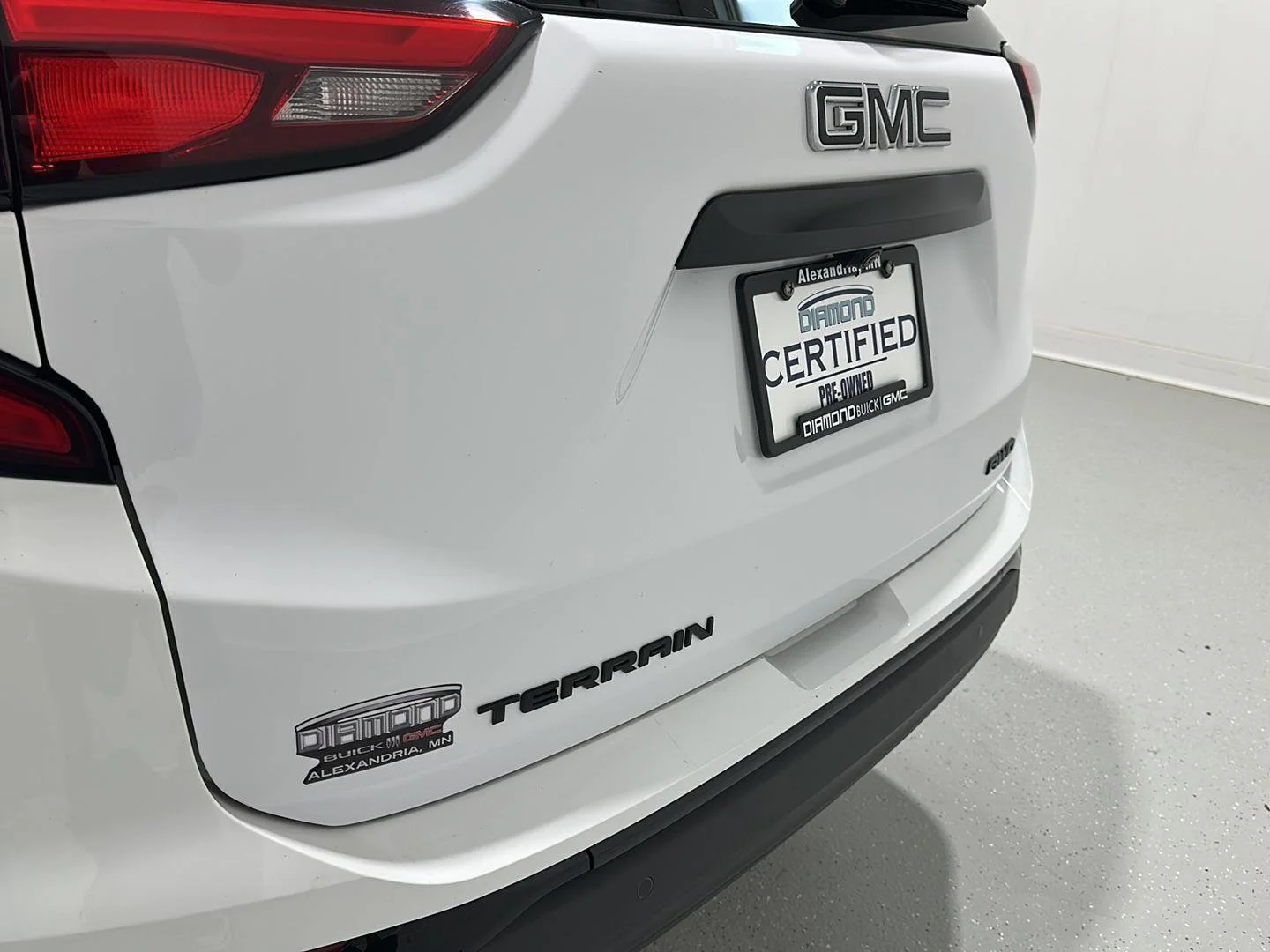 Used 2021 SUMMIT WHITE GMC SLT image 29