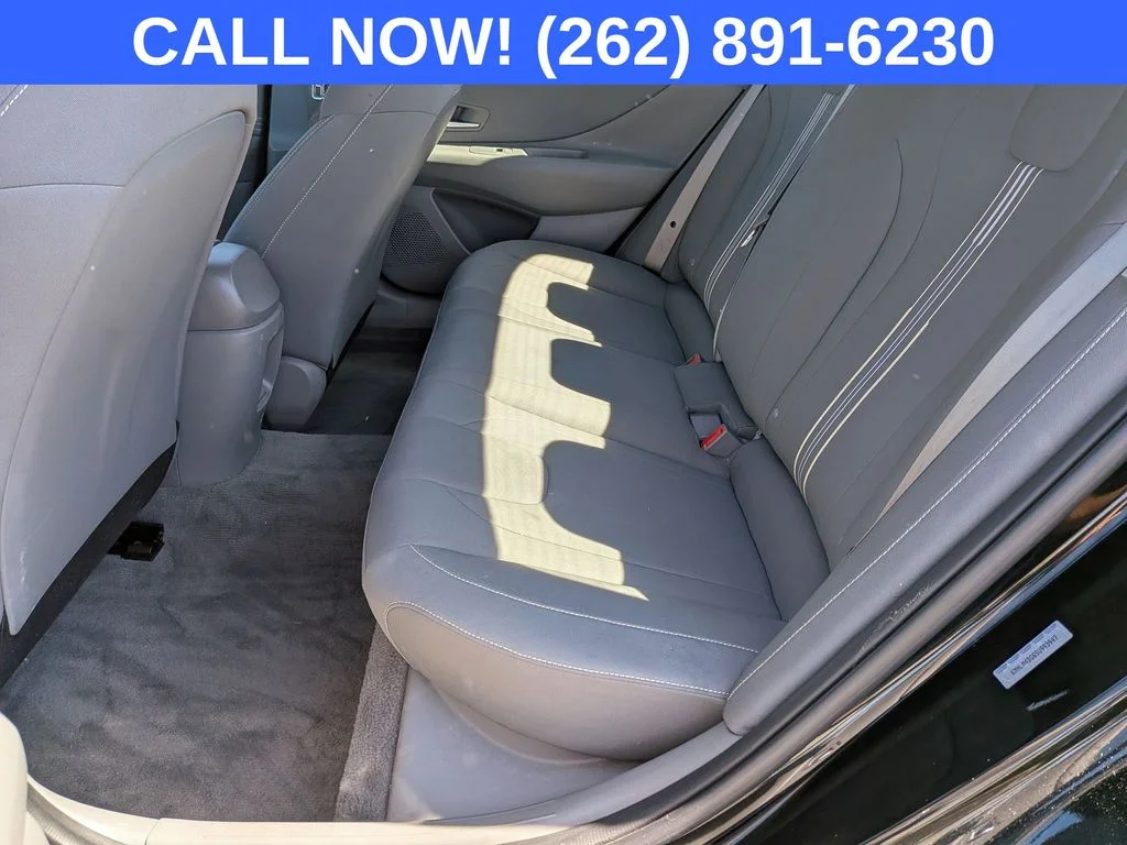Used 2025 Black Hyundai SEL Sport image 23