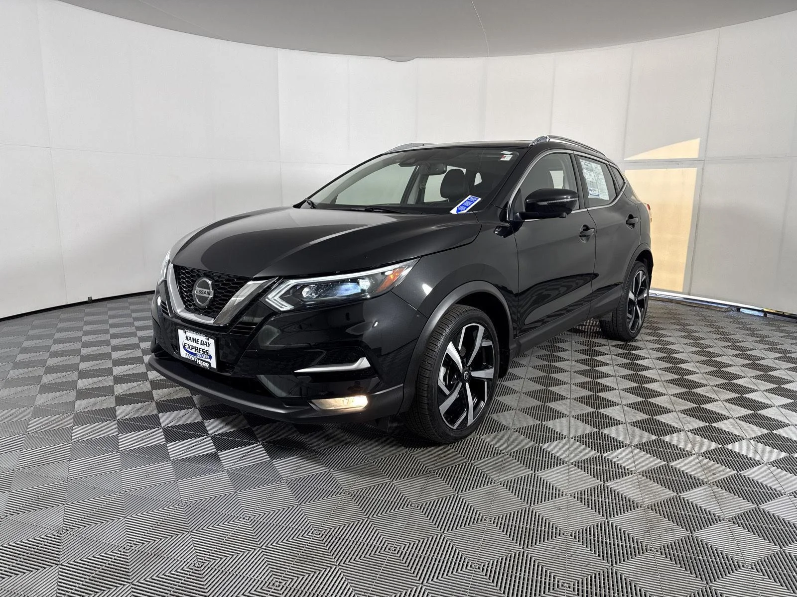 Used 2020 Magnetic Black Pearl Nissan SL image 3