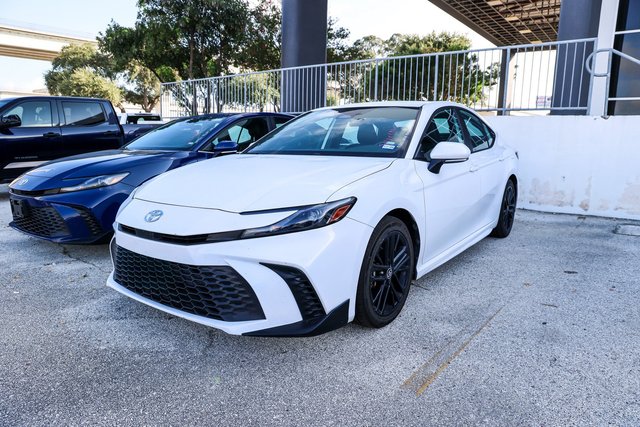 2025 Toyota Camry SE