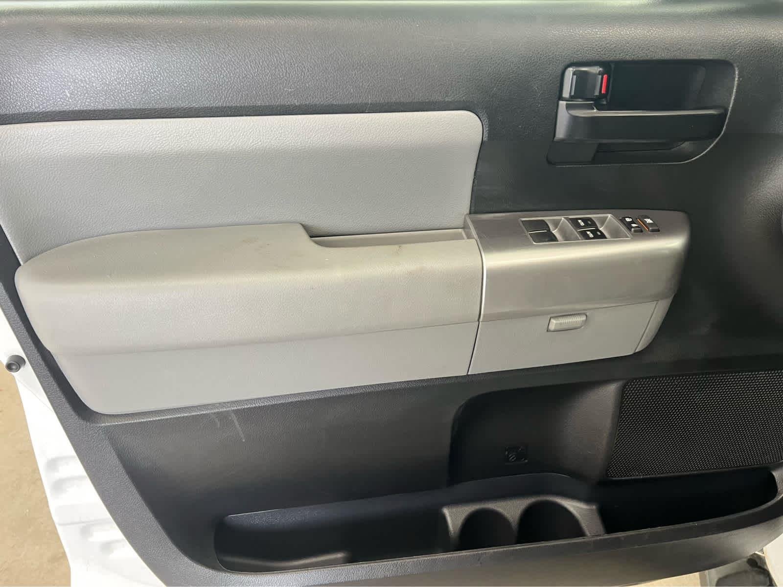 Used 2018 Super White Toyota SR5 image 12