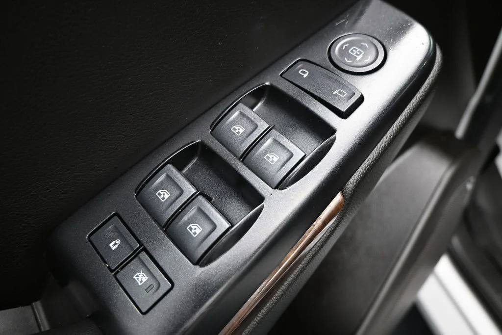 Used 2020 White Chevrolet LS image 11