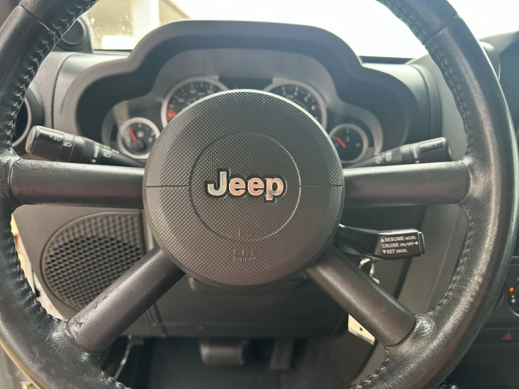Used 2007 Bright Silver Metallic Clearcoat/Black Soft Top Jeep Sahara image 13