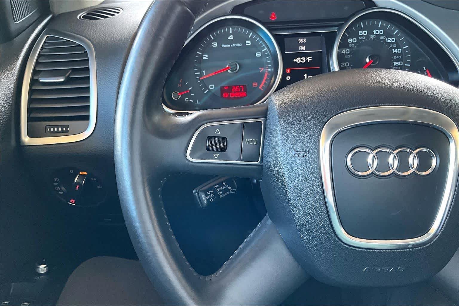 Used 2010 Graphite Gray Metallic Audi 3.6L Premium Plus image 23