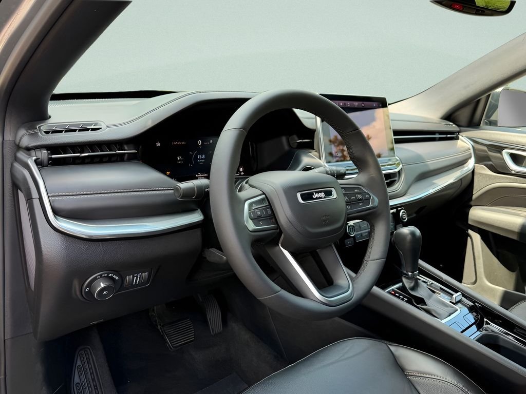 Used 2023 Silver Jeep Limited image 9