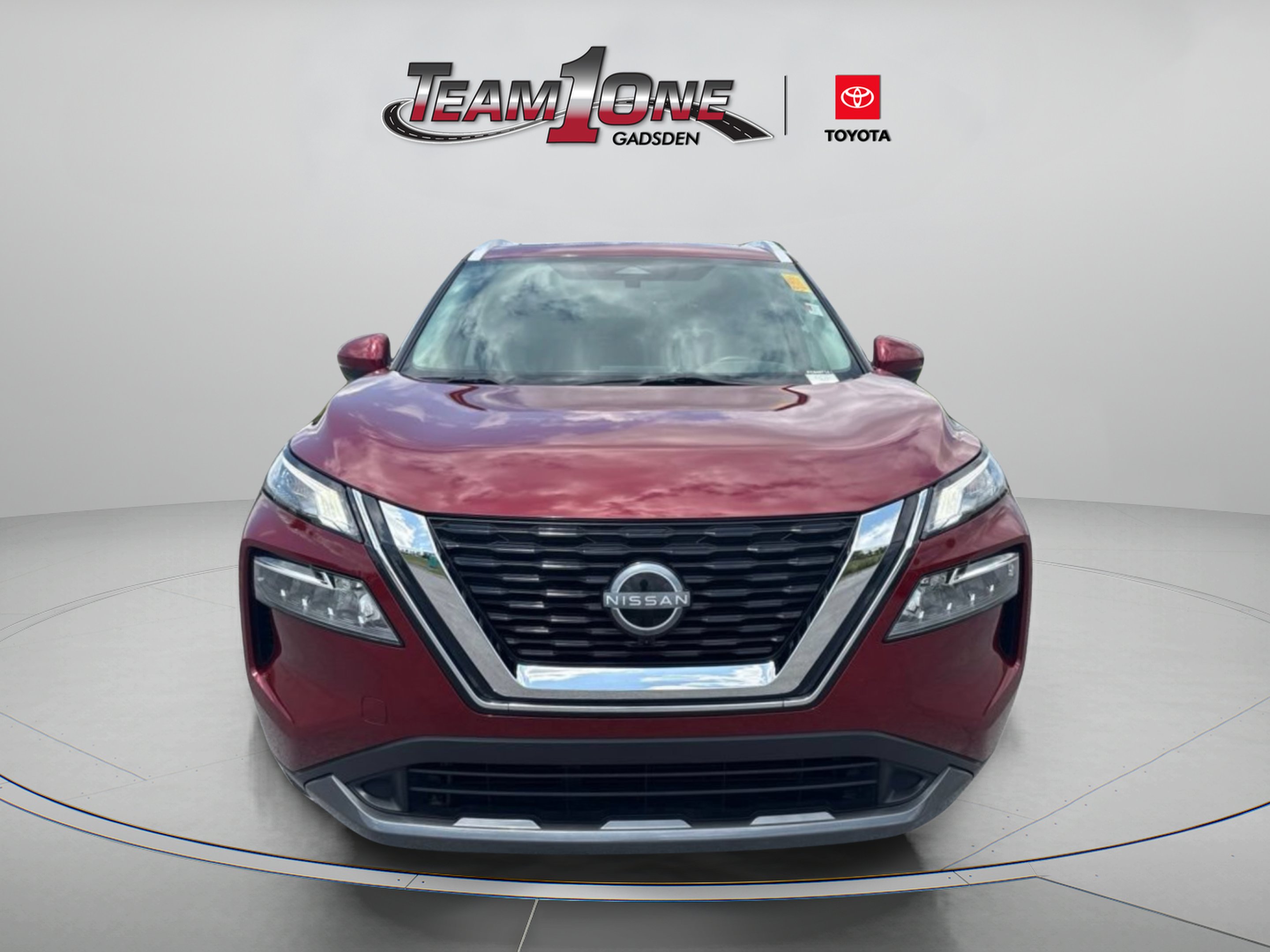 Used 2023 Scarlet Ember Tintcoat Nissan SL image 3
