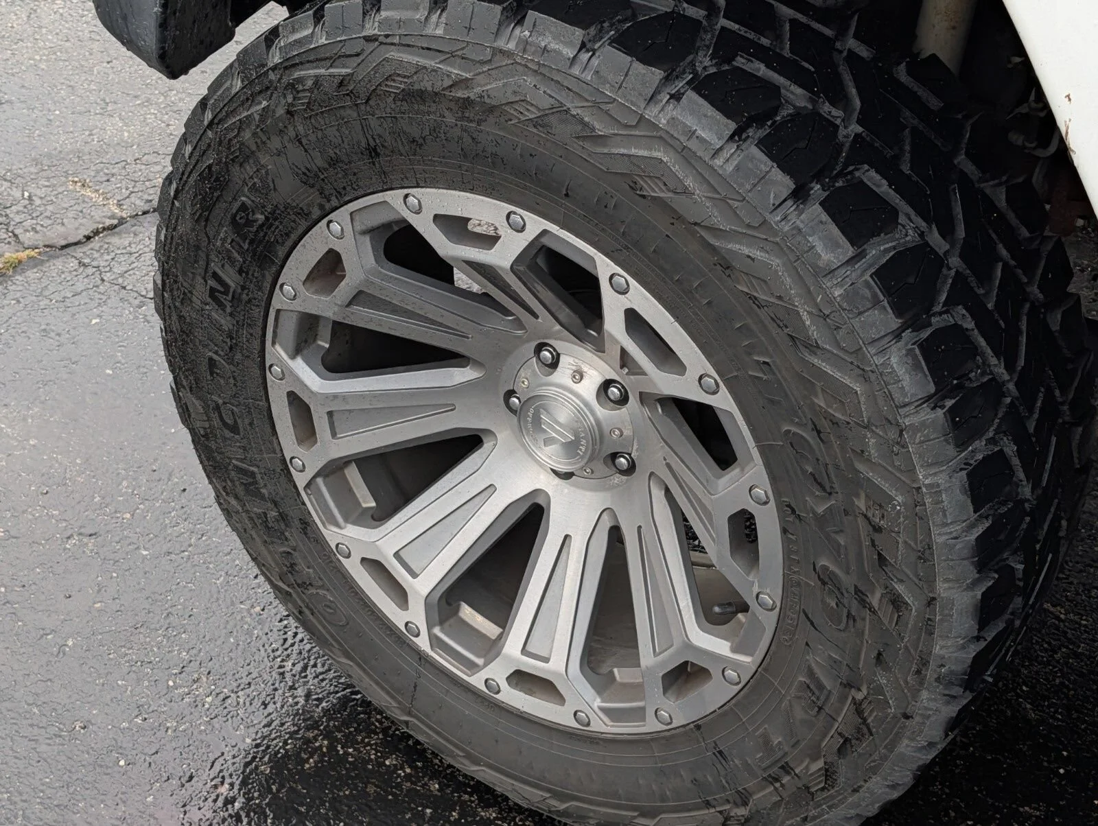Used 2018 White Jeep Sahara 4x4 image 15