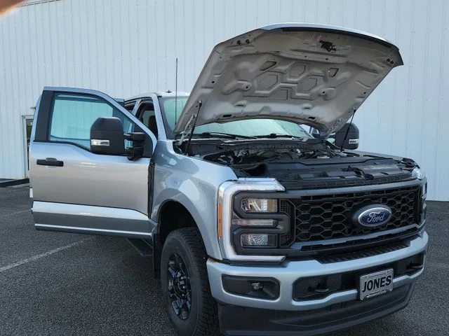 Used 2023 Silver Ford XL image 29
