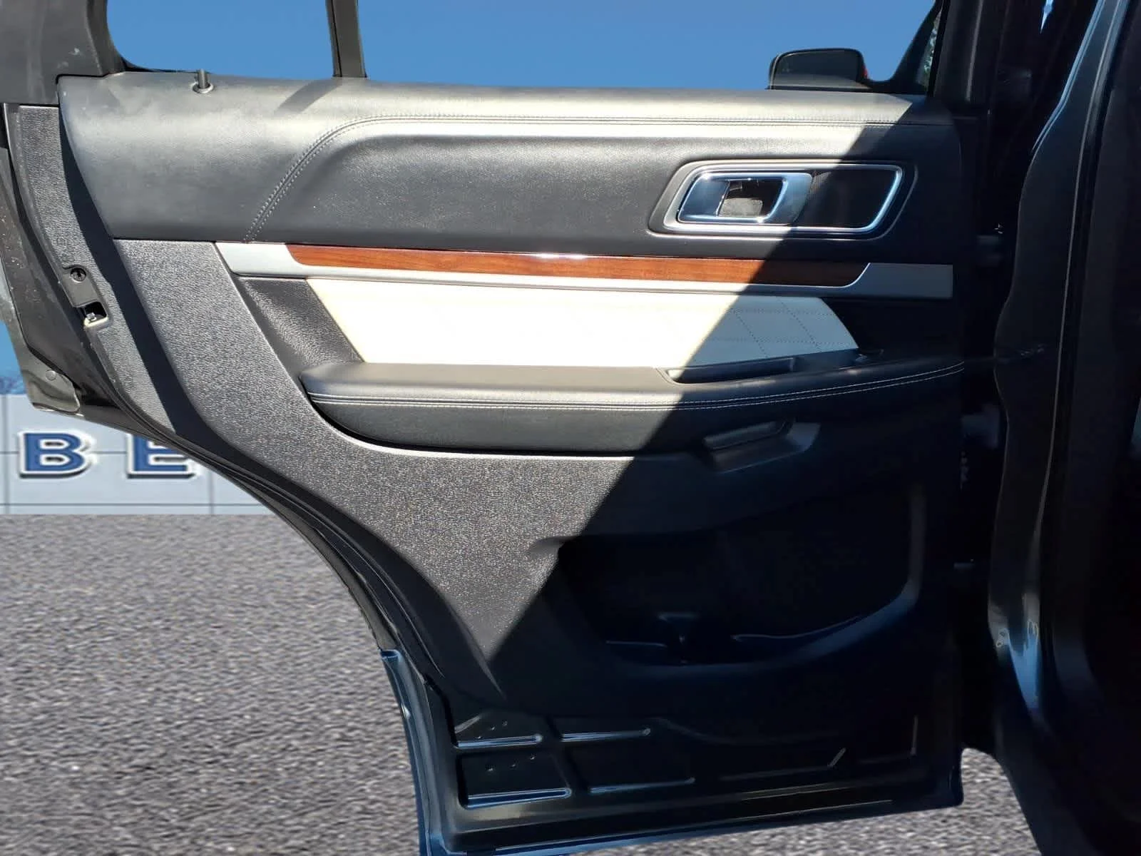 Used 2018 Magnetic Ford Platinum image 28