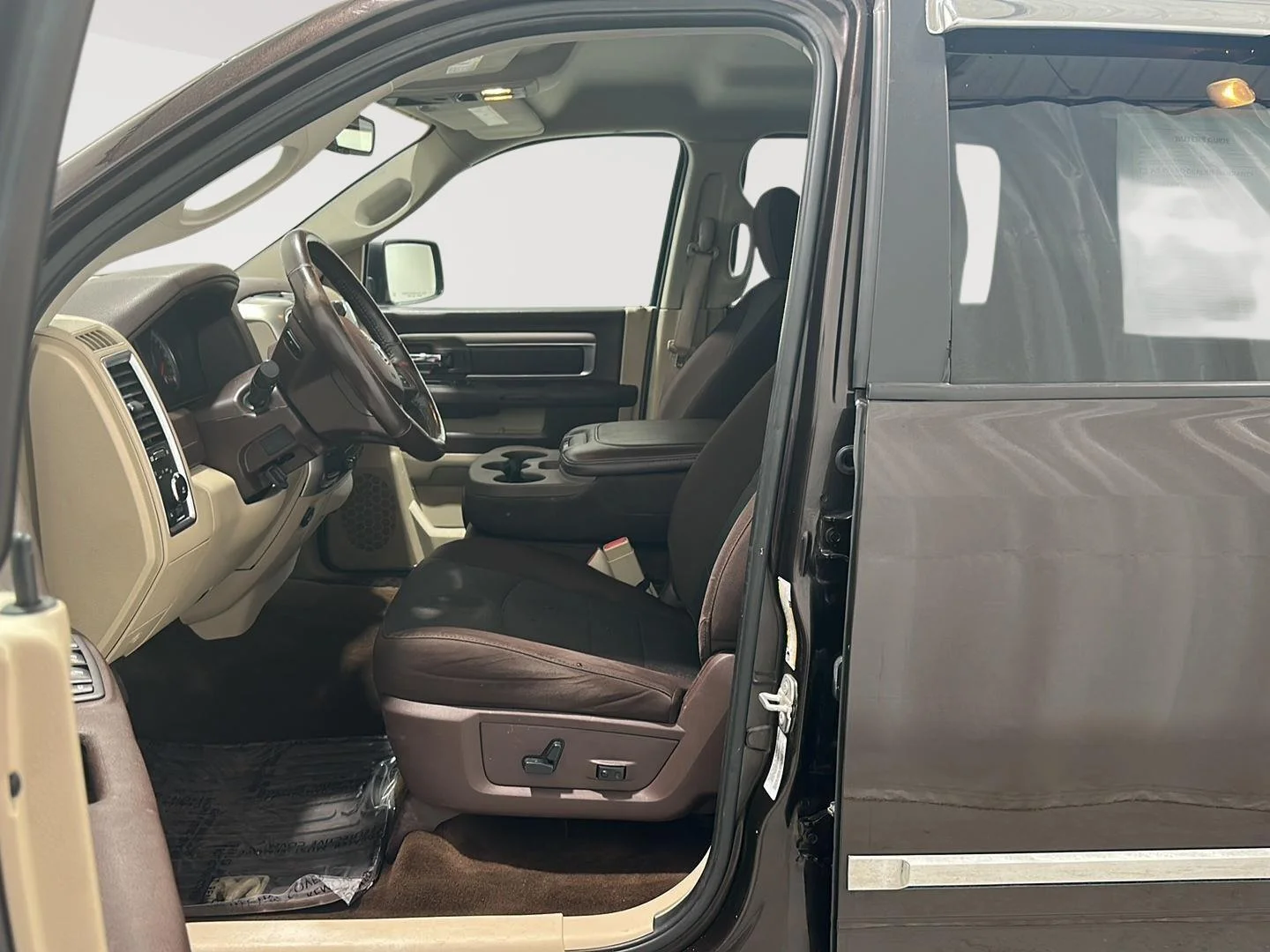 Used 2016 Luxury Brown Pearlcoat Ram Big Horn image 15