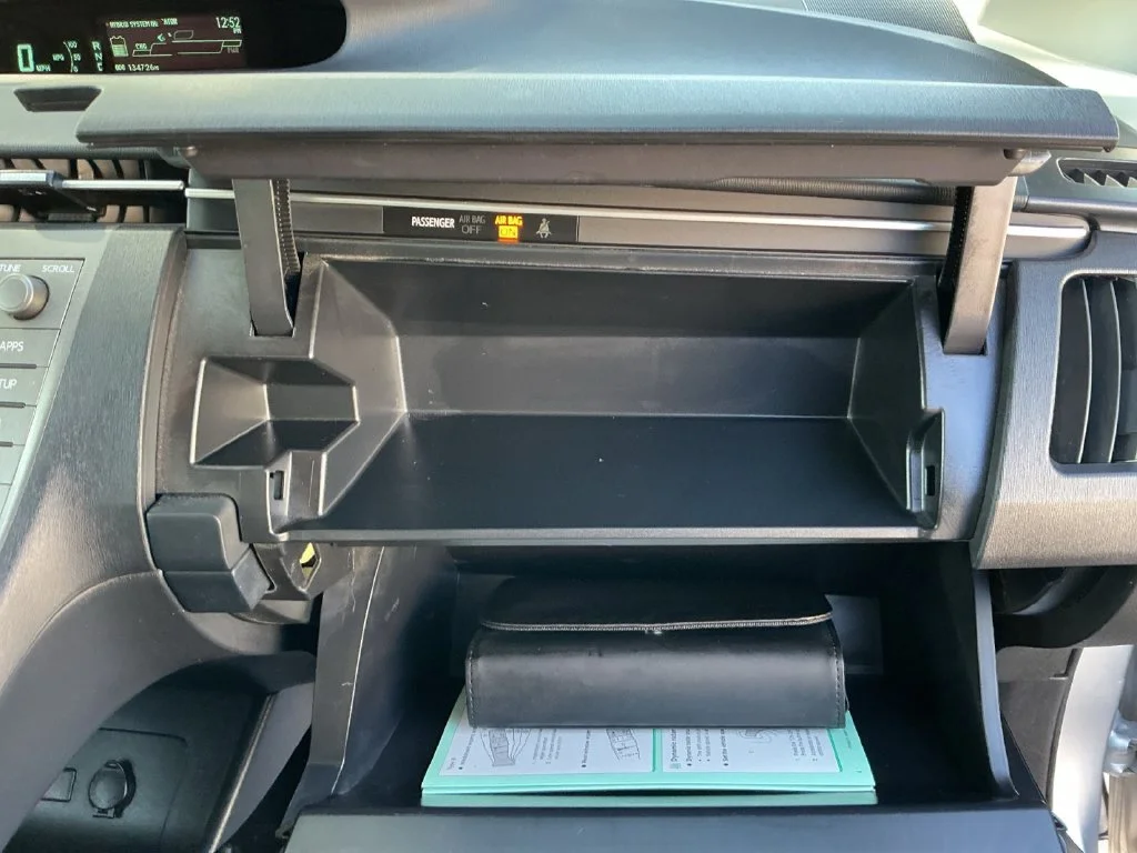 Used 2015 Silver Toyota Three image 34