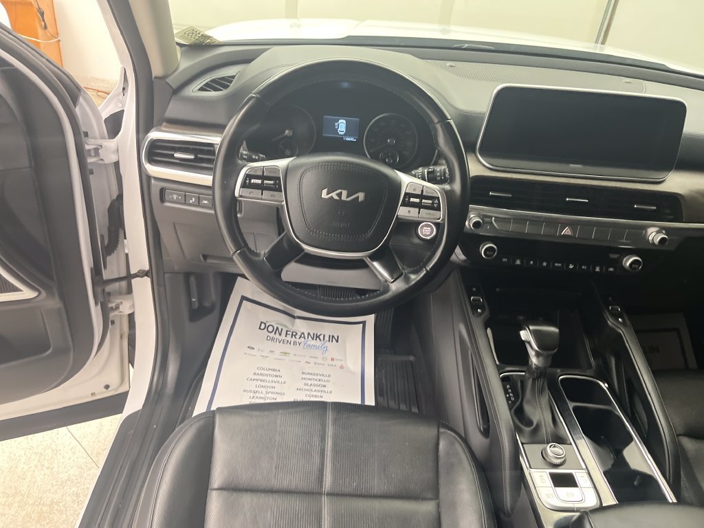 Used 2022 White Kia EX image 16