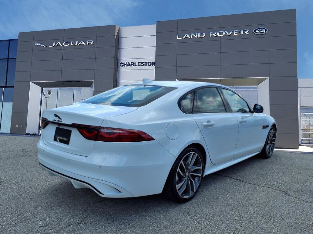 Certified Used 2024 Fuji White Jaguar R-Dynamic SE image 5