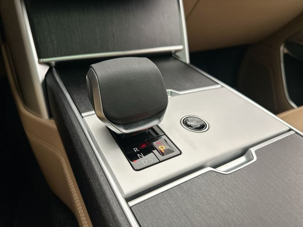 New 2026 Belgravia Green Land Rover SE image 12