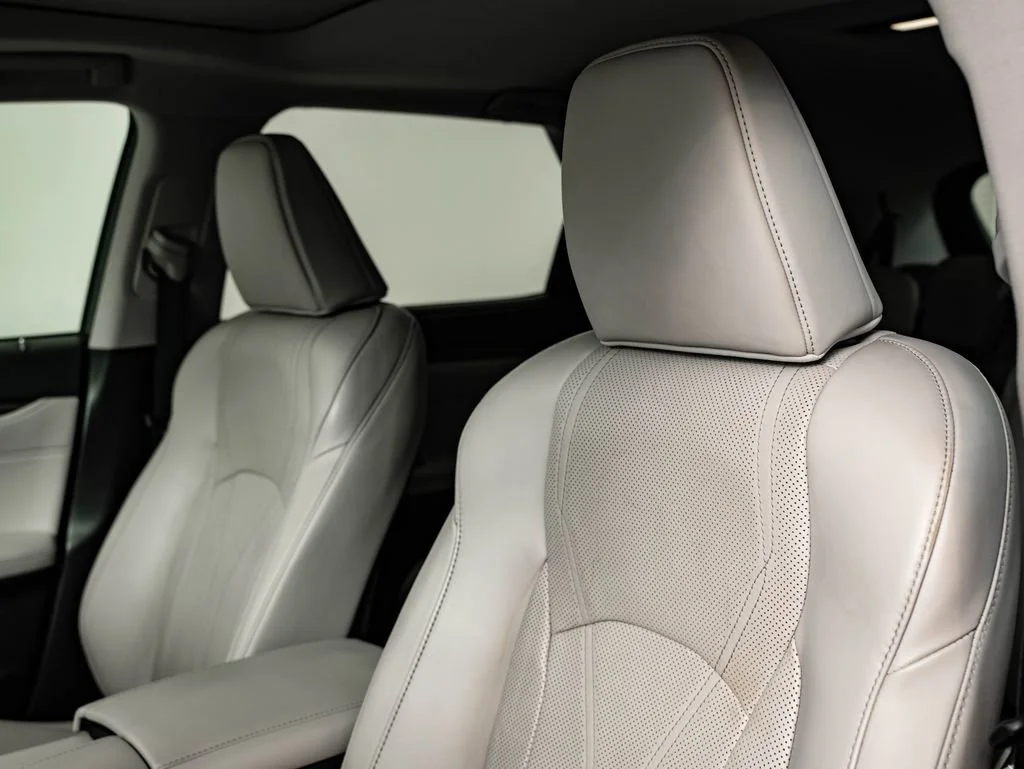 Used 2022 White Pearl Lexus 450hL Luxury image 25