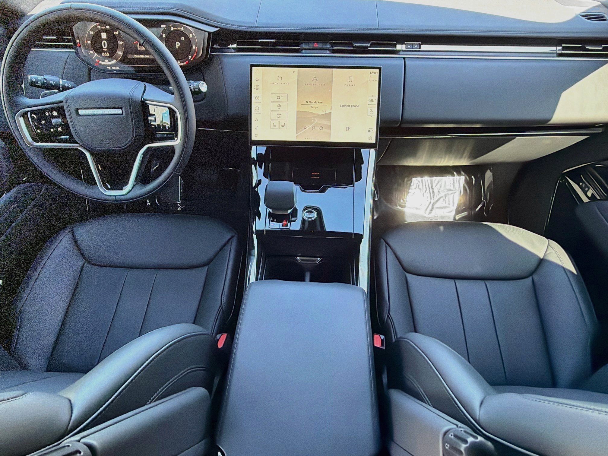 New 2027 Santorini Black Land Rover SE image 17