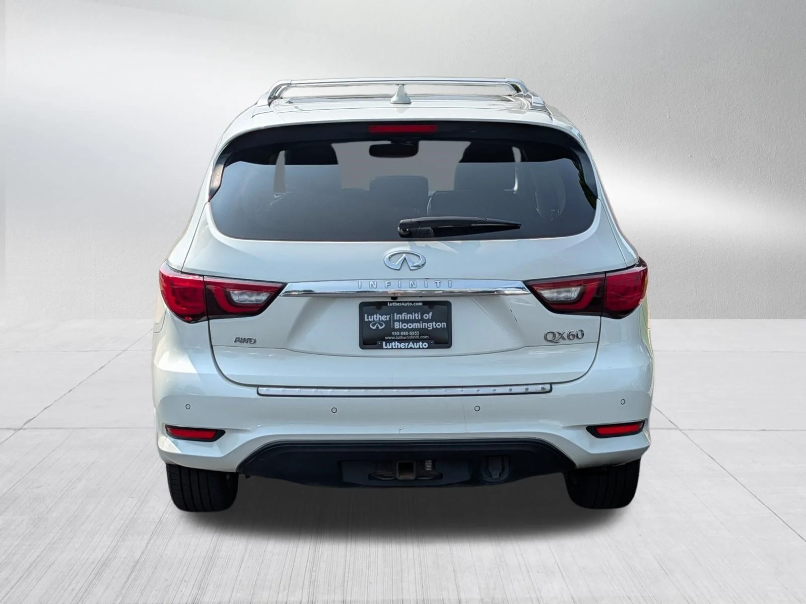 Used 2019 Majestic White INFINITI LUXE image 6