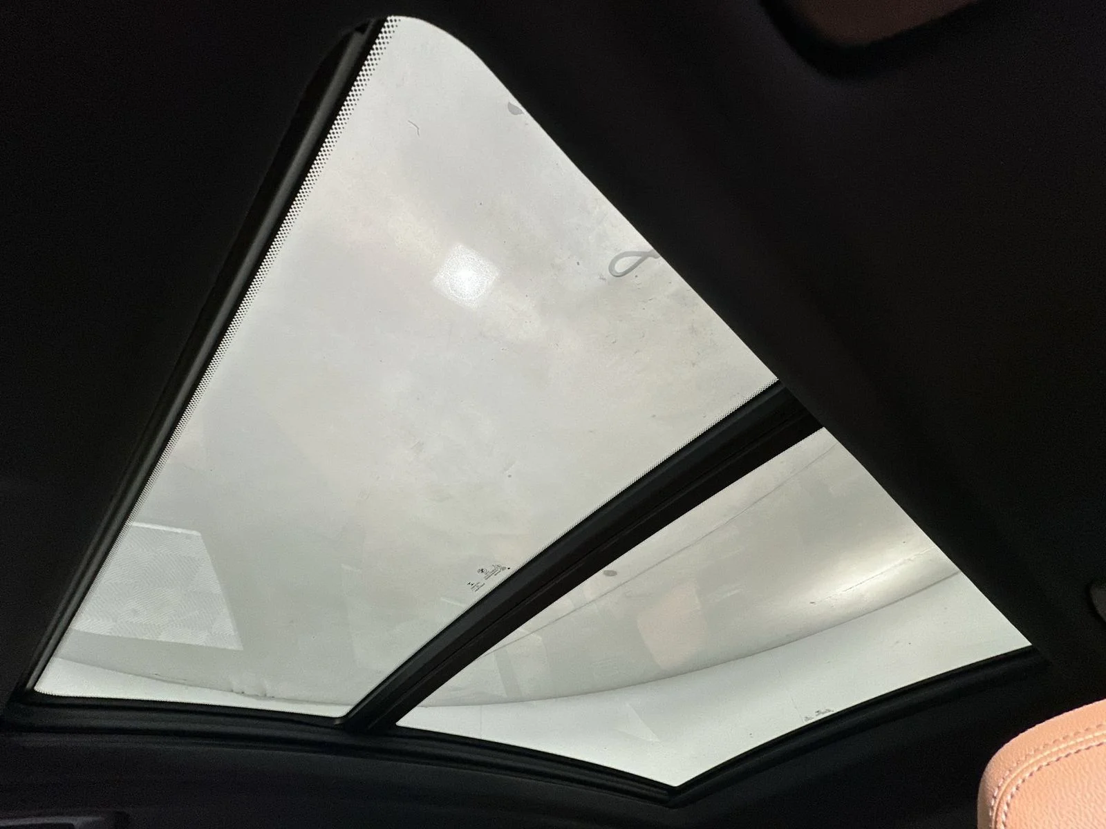 Used 2023 White BMW sDrive30i image 22