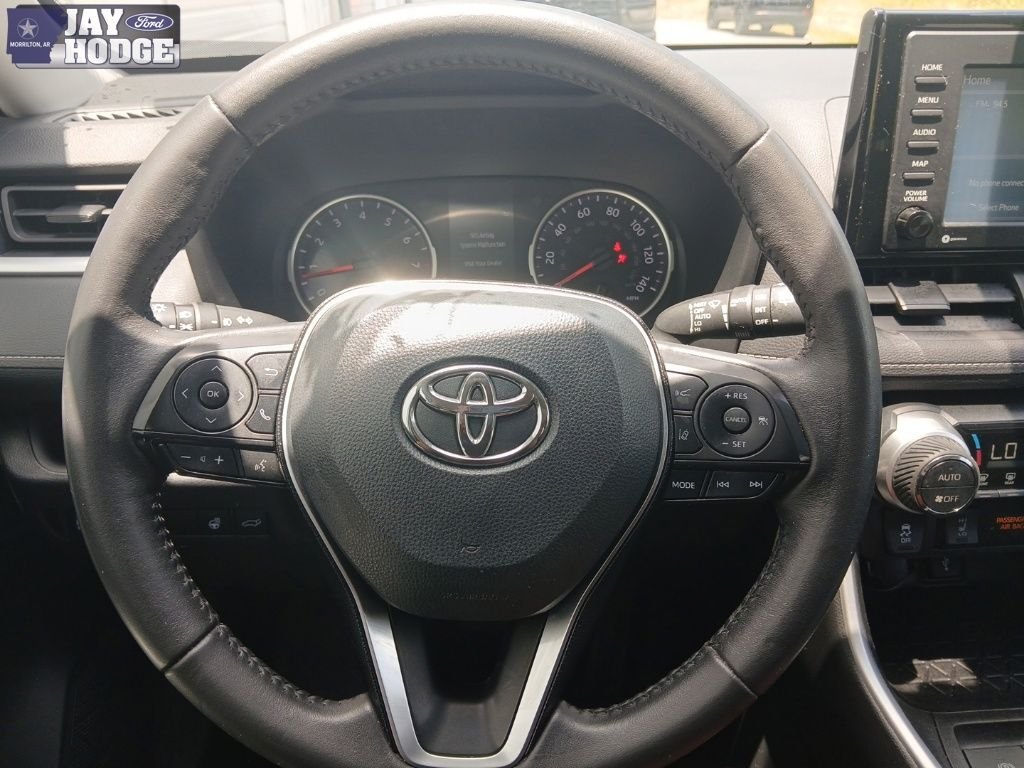 Used 2021 White Toyota XLE image 19