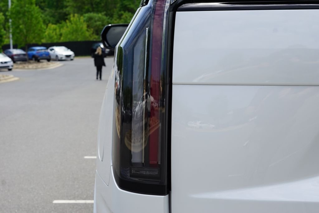 Used 2025 Crystal White Cadillac V-Series image 16