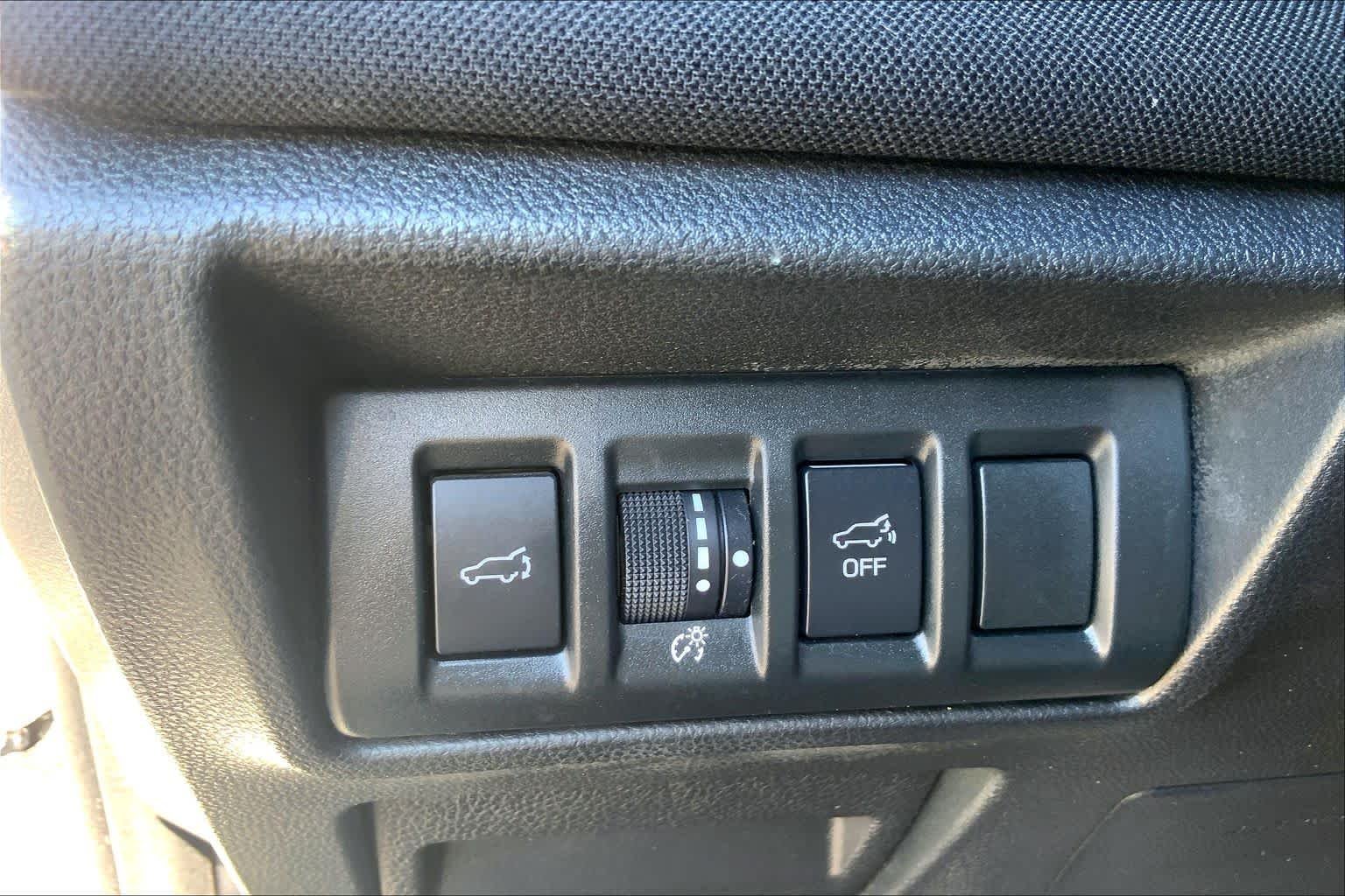 Used 2022 Crystal White Pearl Subaru Premium image 29