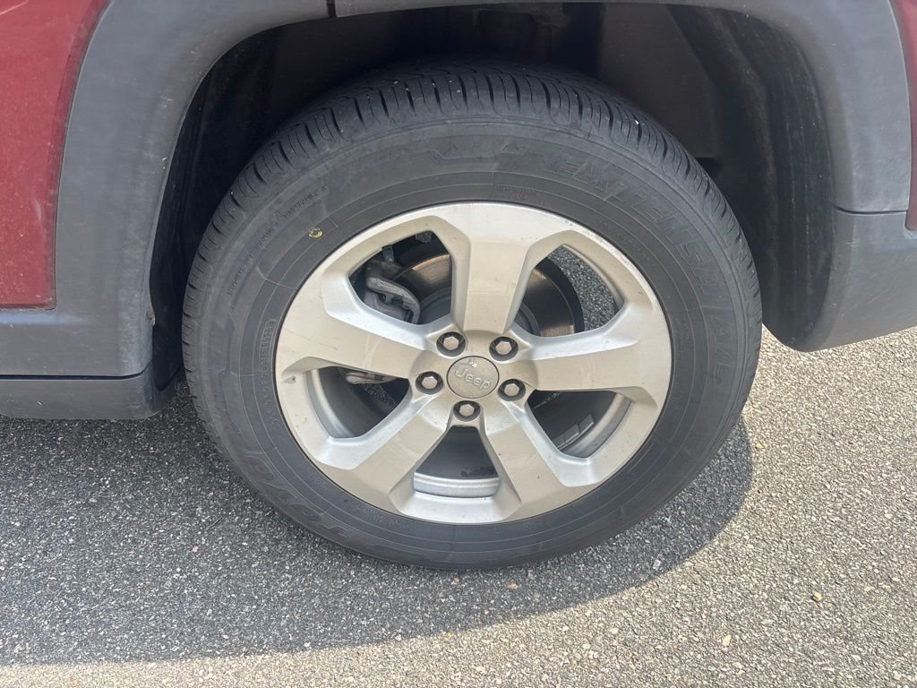 Used 2021 Red Jeep Latitude image 11