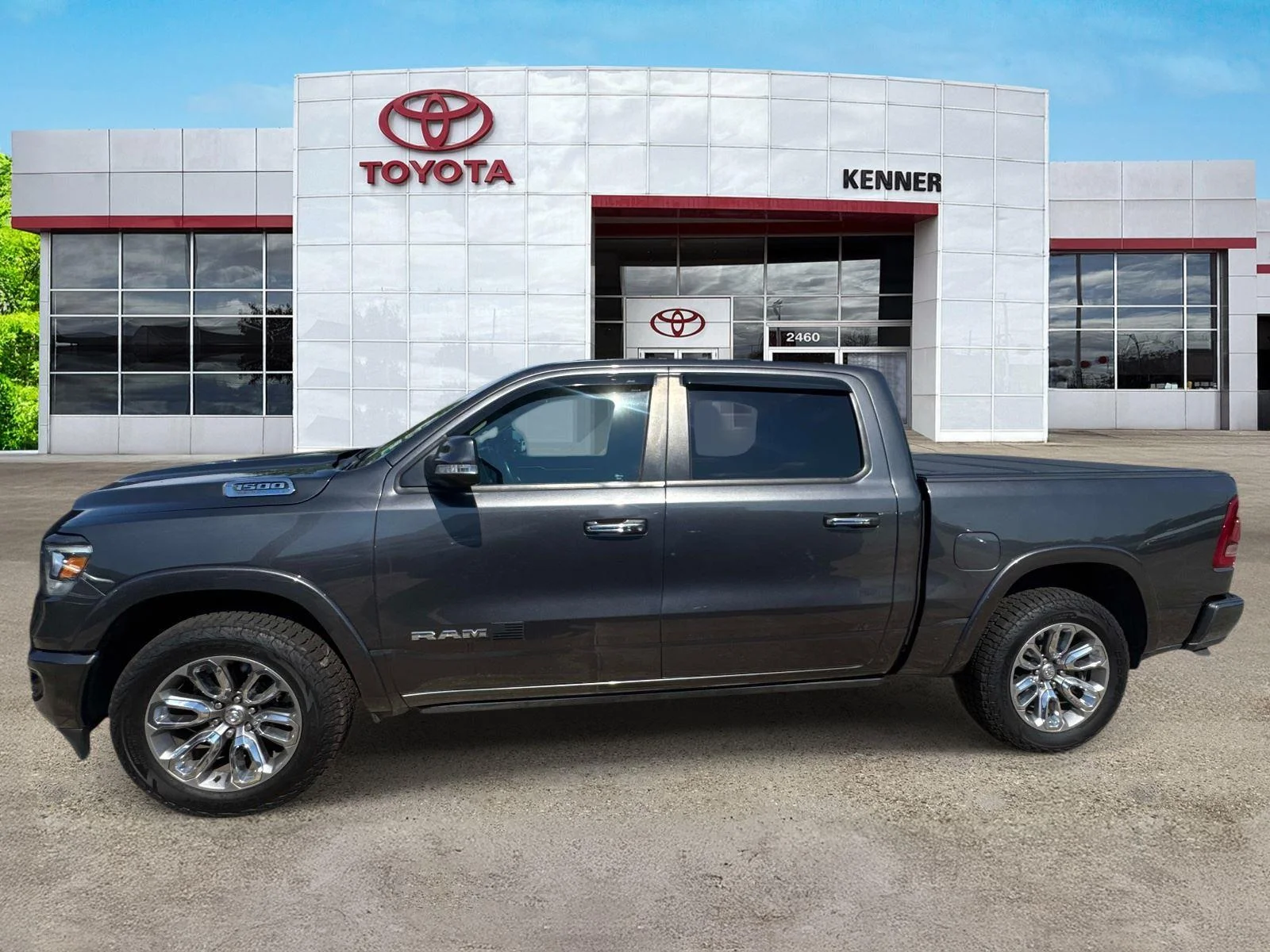 Used 2021 Granite Crystal Metallic Clearcoat Ram Laramie image 4
