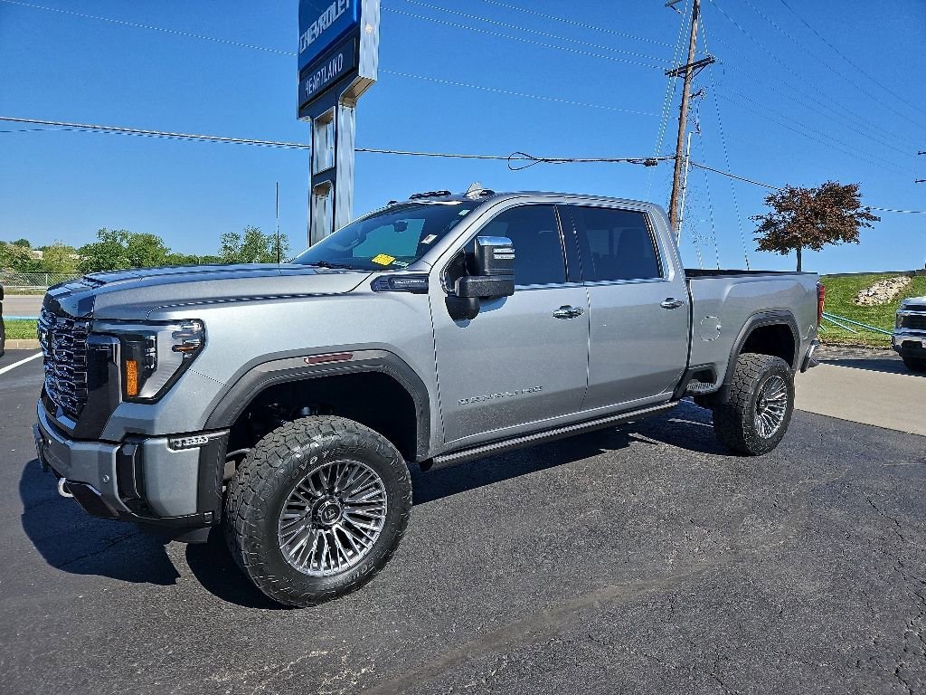 2024 GMC Sierra 4WD Crew Cab Long Box Denali Ultimate's photo