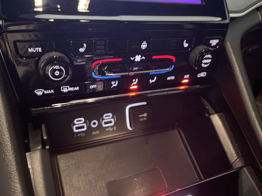 Used 2025 Black Jeep Altitude X image 18