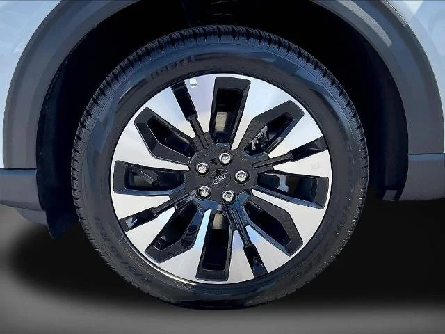 New 2026 Star White Metallic Tri-Coat Ford Platinum™ image 56