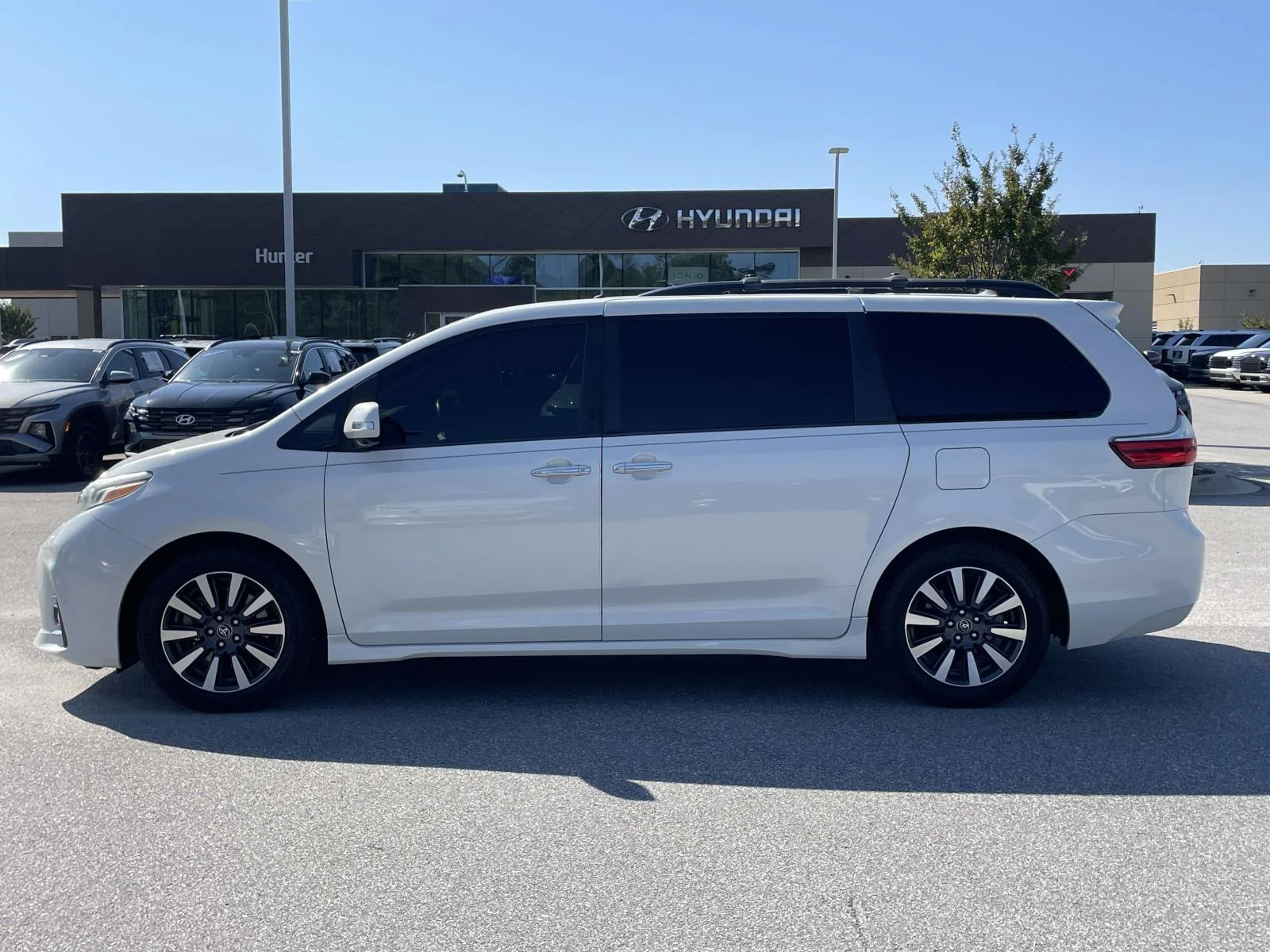 Used 2019 Blizzard Pearl Toyota Limited Premium image 27