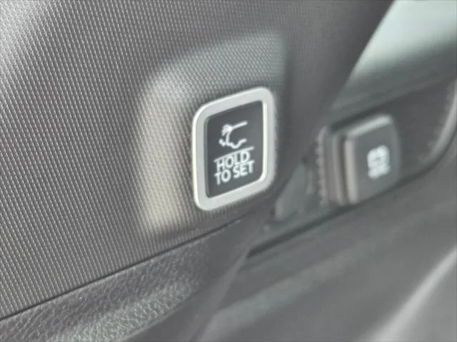 New 2026 Silver Zynith Exterior Paint Jeep Altitude image 7