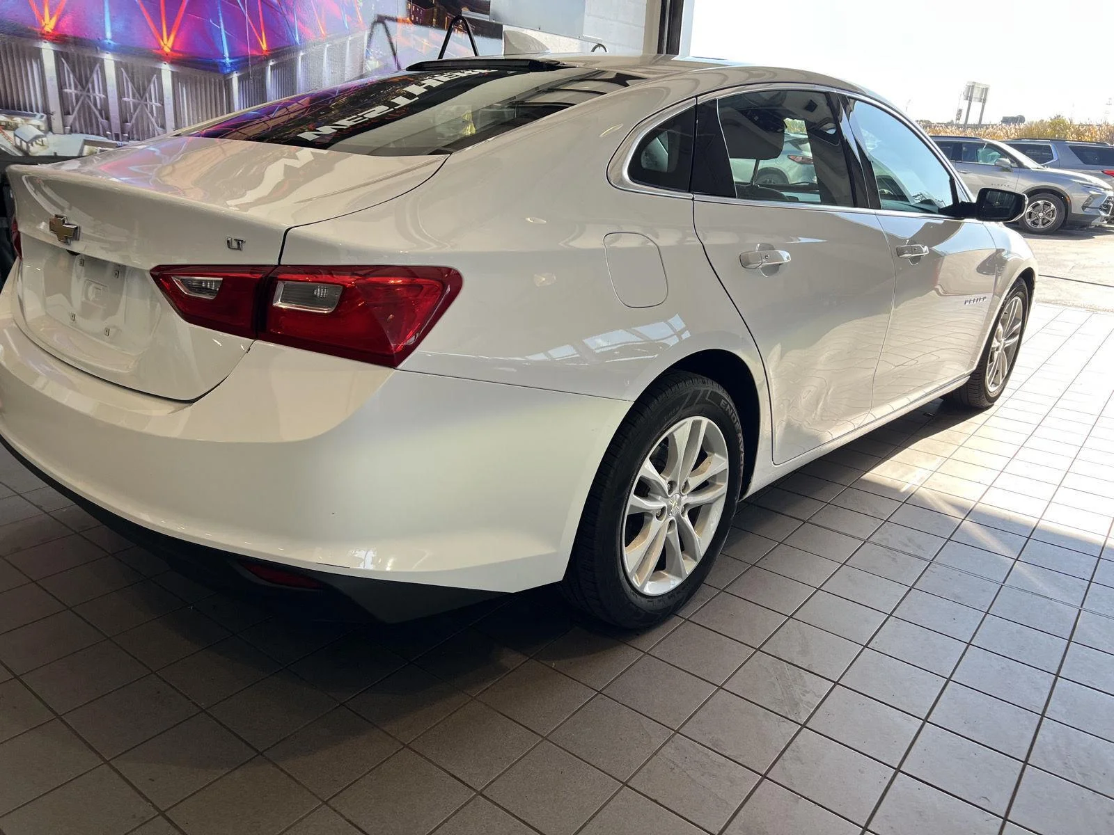 Used 2018 Summit White Chevrolet LT image 6