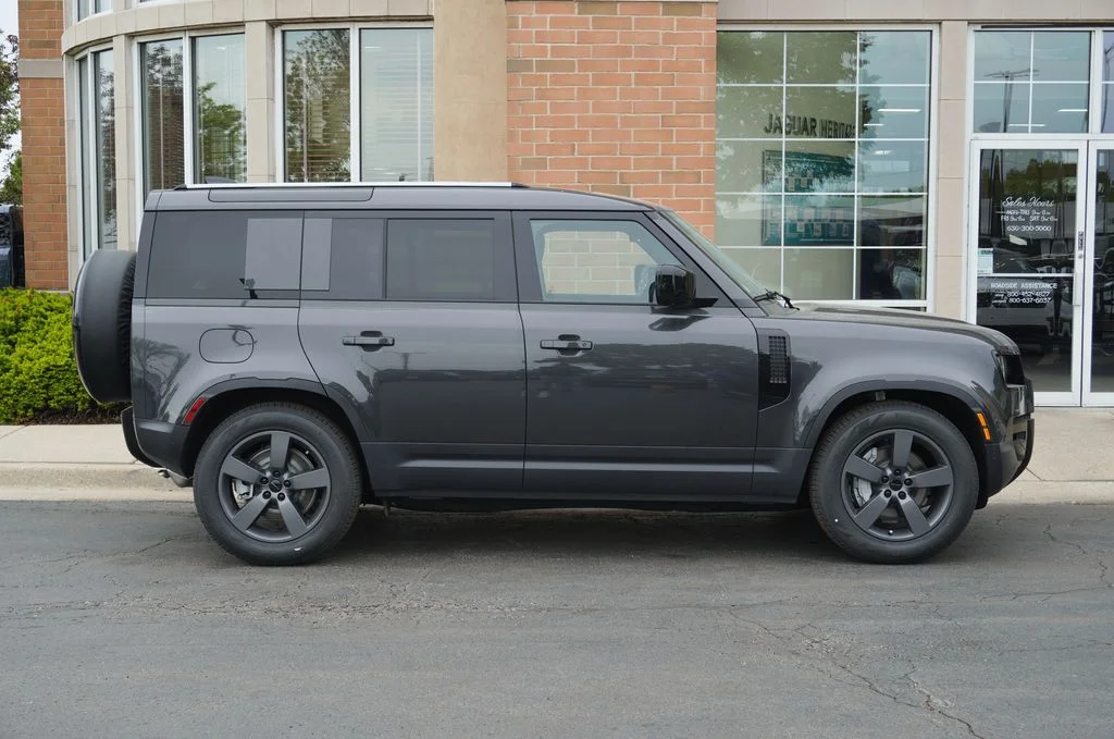 Used 2026 Gray Land Rover S image 7
