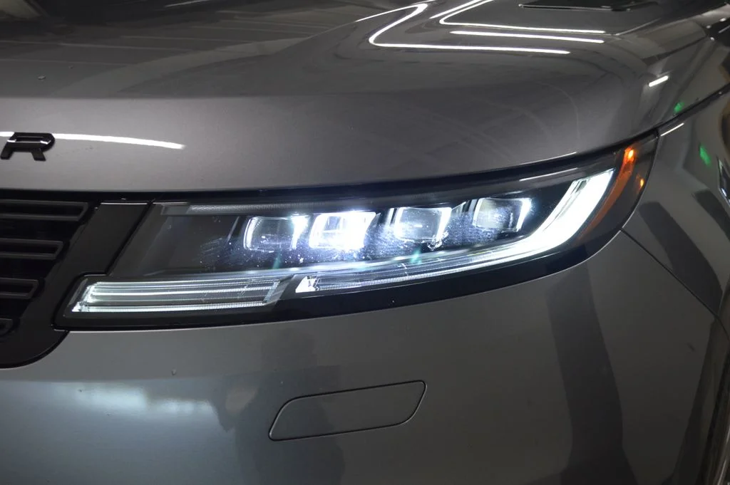 Used 2025 Gray Land Rover SE image 9