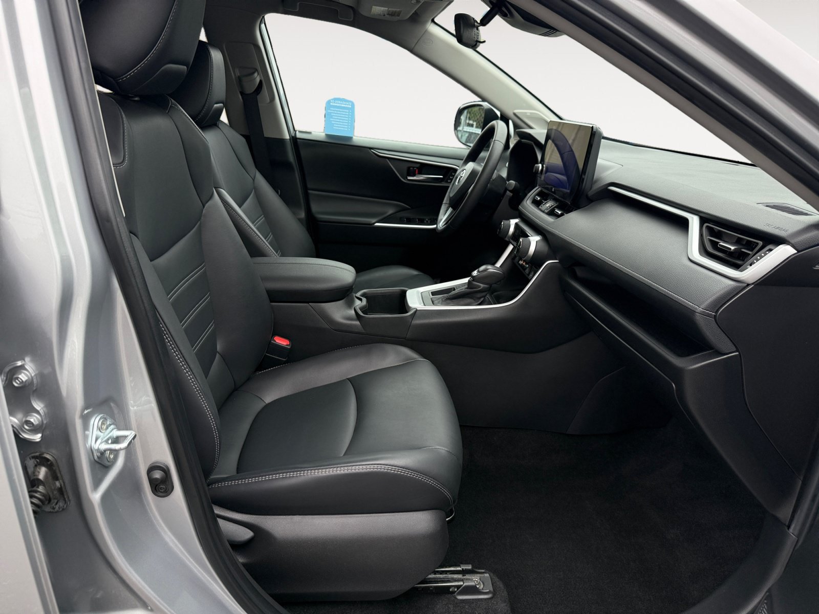 Used 2024 Silver Sky Metallic Toyota XLE Premium image 19