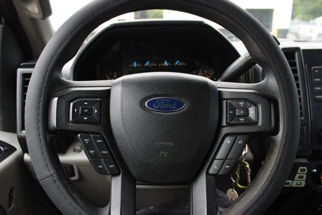 Used 2016 White Ford XL image 7