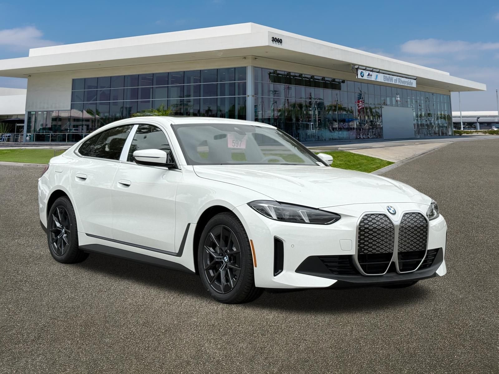 New 2026 Alpine White BMW xDrive40 image 2