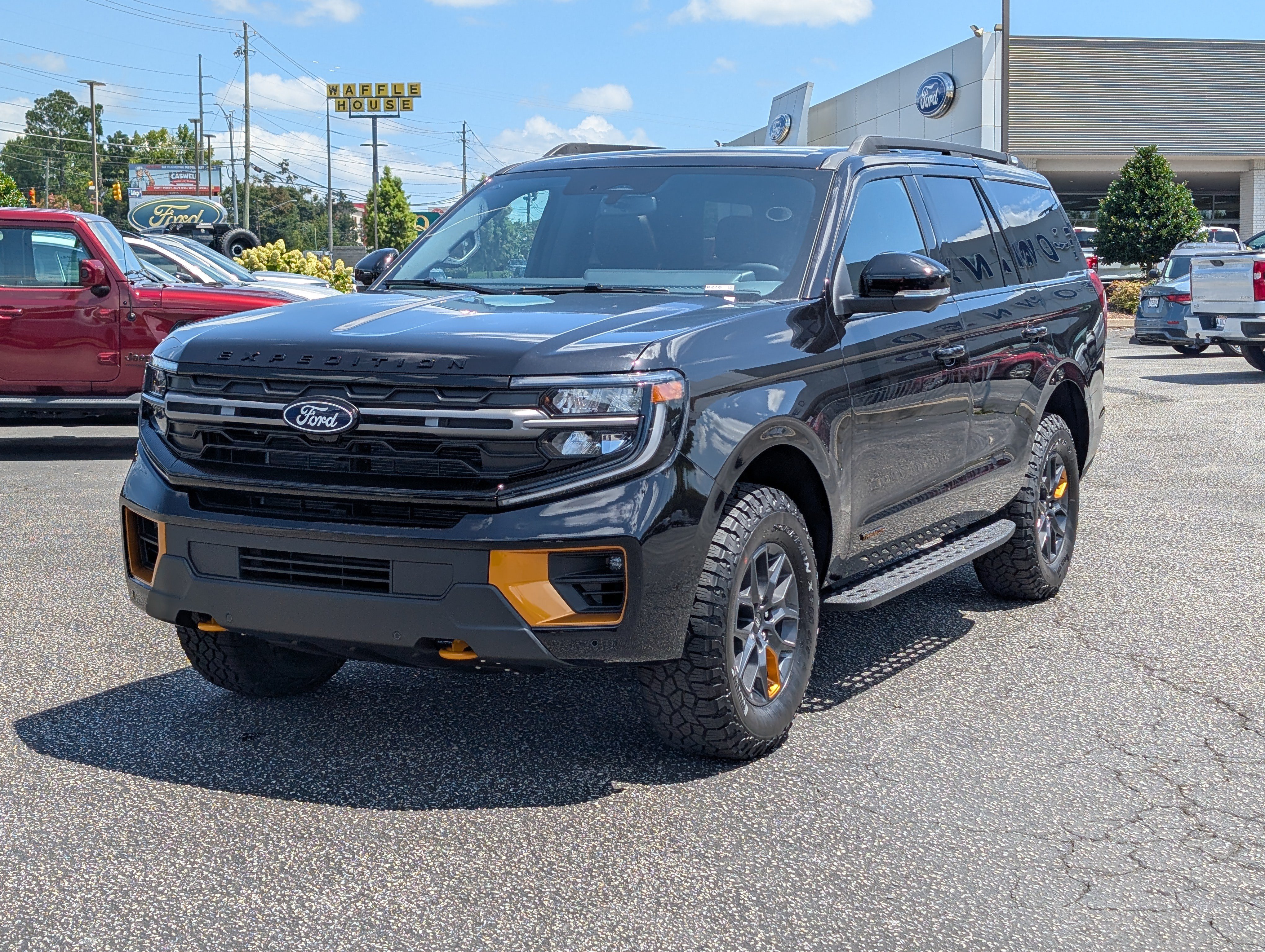New 2027 Agate Black Metallic FORD Tremor® image 2