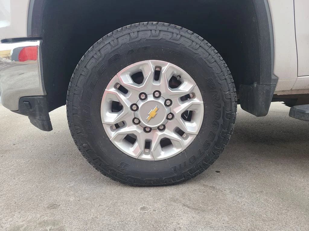 Used 2022 White Chevrolet LTZ image 20
