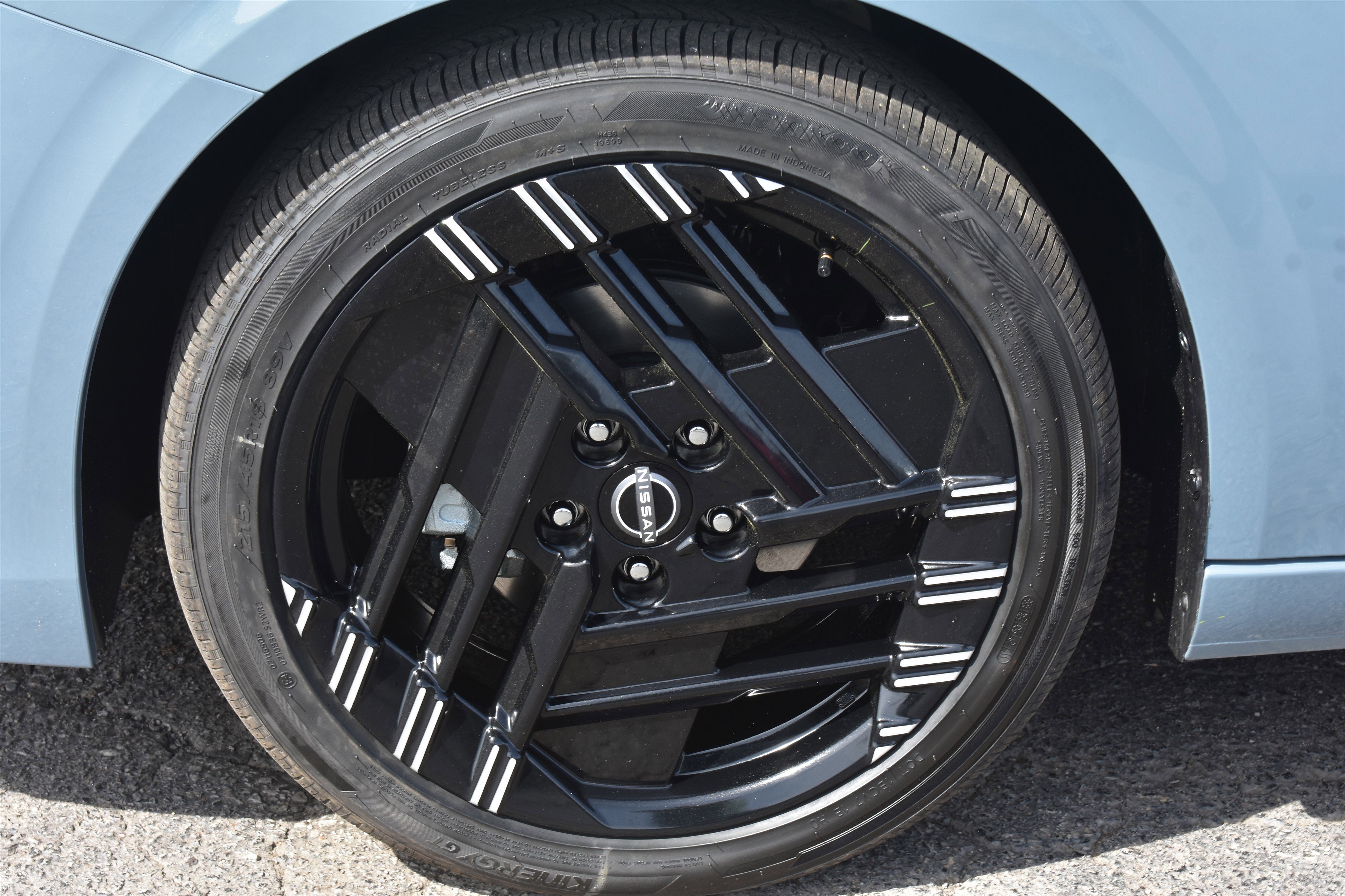 New 2026 Atlantic Gray Metallic / Super Black Two-tone Nissan SR image 11