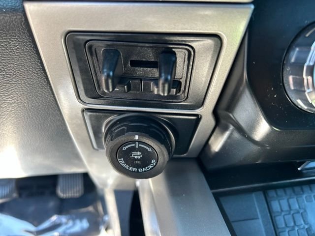 Used 2022 Red Metallic Ford Lariat image 27