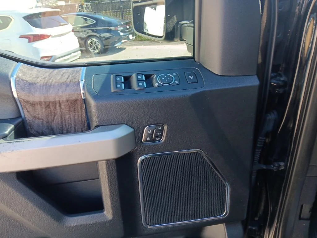 Used 2019 Black Metallic Ford Lariat image 18