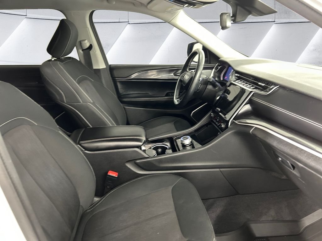 Used 2021 White Jeep Laredo image 13