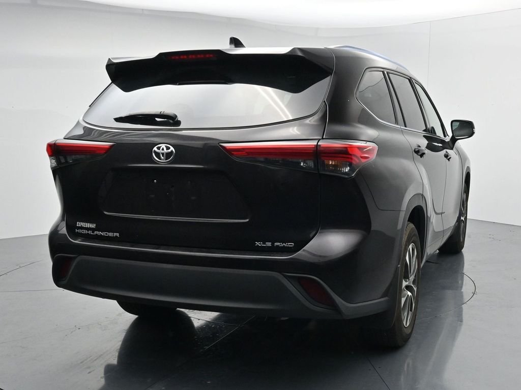 2021 Toyota Highlander XLE - Photo 6
