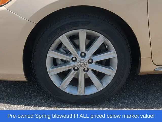 Used 2012 Beige Toyota XLE image 18