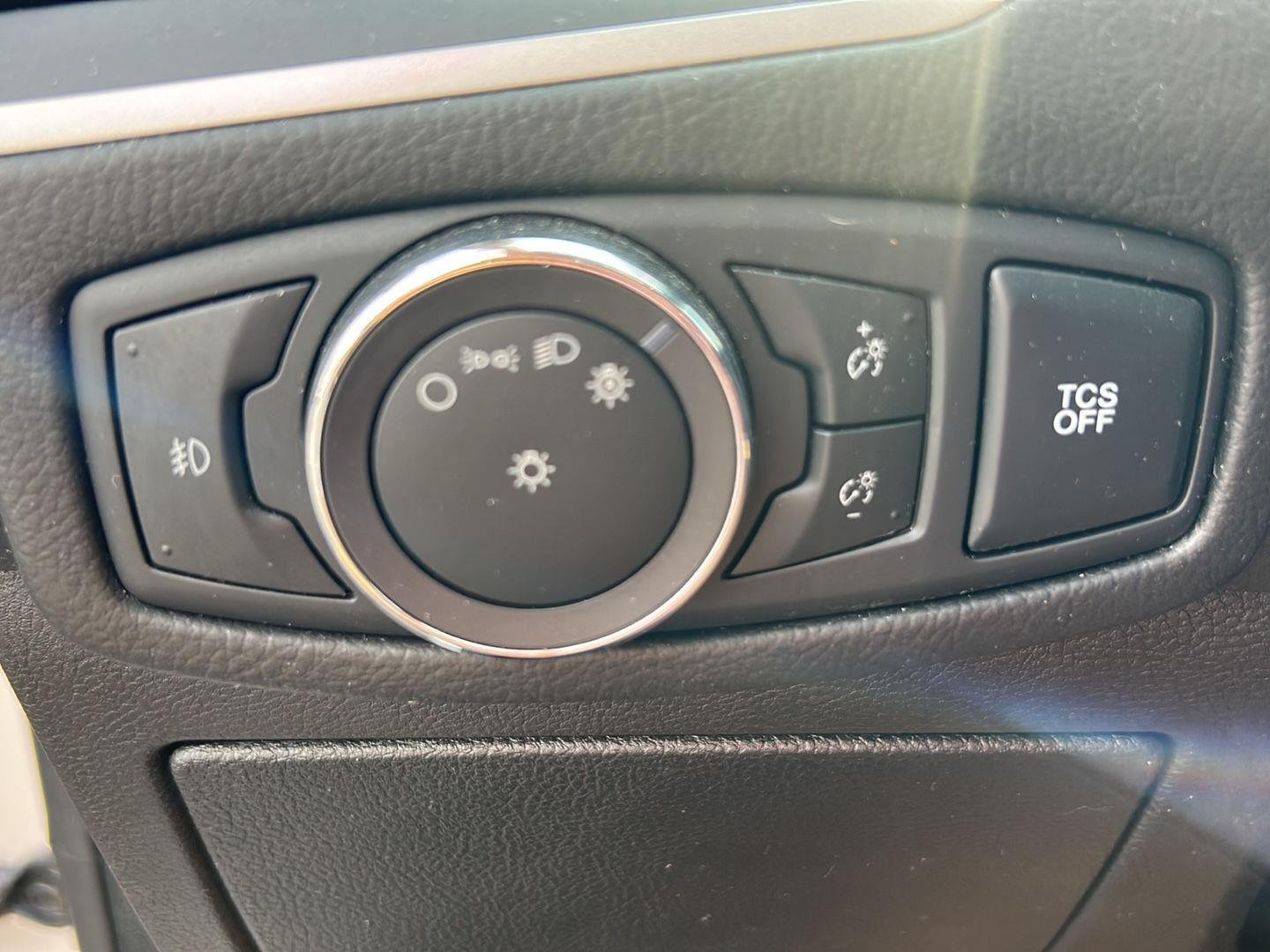 Used 2019 White Platinum Metallic Tri-Coat Ford SEL image 10