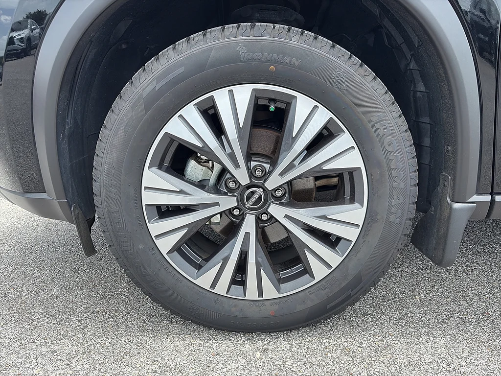 Used 2023 Super Black Nissan  image 9